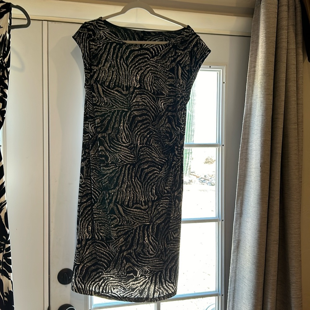 Pretty Chaus dress, in excellent condition. Size large.